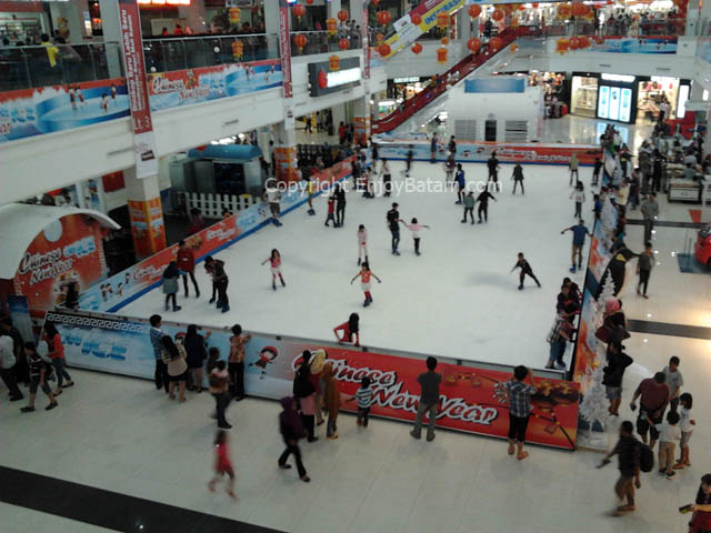 Wahana Permainan Ice Skating di Kepri Mall Batam