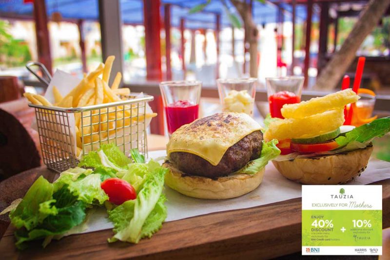 HARRIS Giant Beef Burger and Iced Lemon Tea Special Hari Ibu