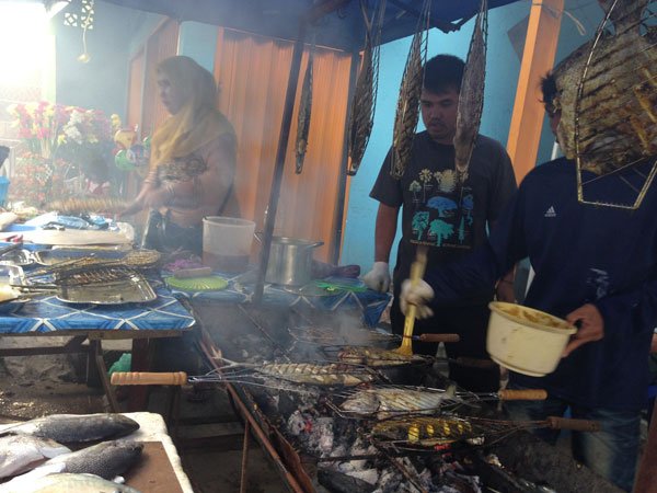Berburu Takjil dan Seafood Lezat
