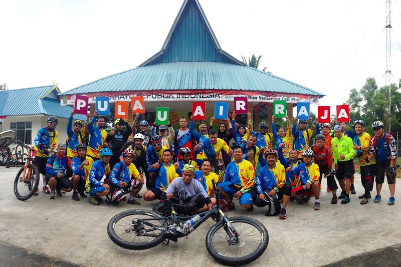 Foto bersama setelah usai event Gowes Wisata