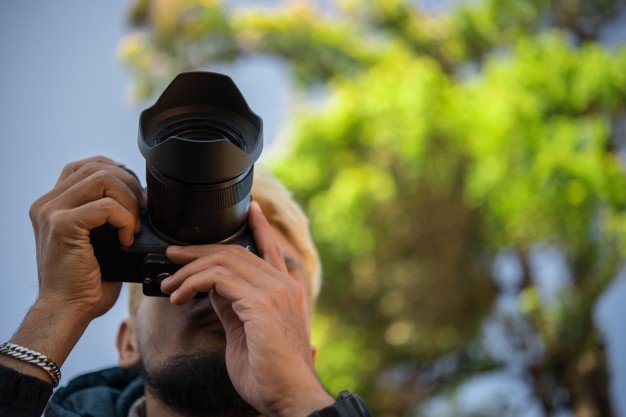 DSLR Camera. Image by Freepik