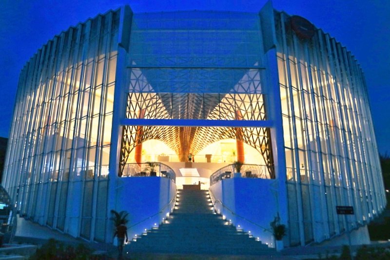 Suasana malam HARRIS Resort Barelang Batam