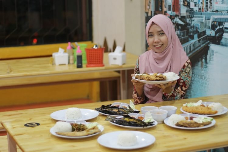 Ayam Goreng Karawaci Tempat Makan Murah dan enak di Batam