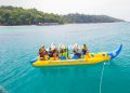 Bermain Banana Boat di Kepri Coral Resort