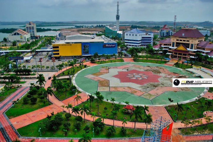 Alun-alun Engku Putri Batam